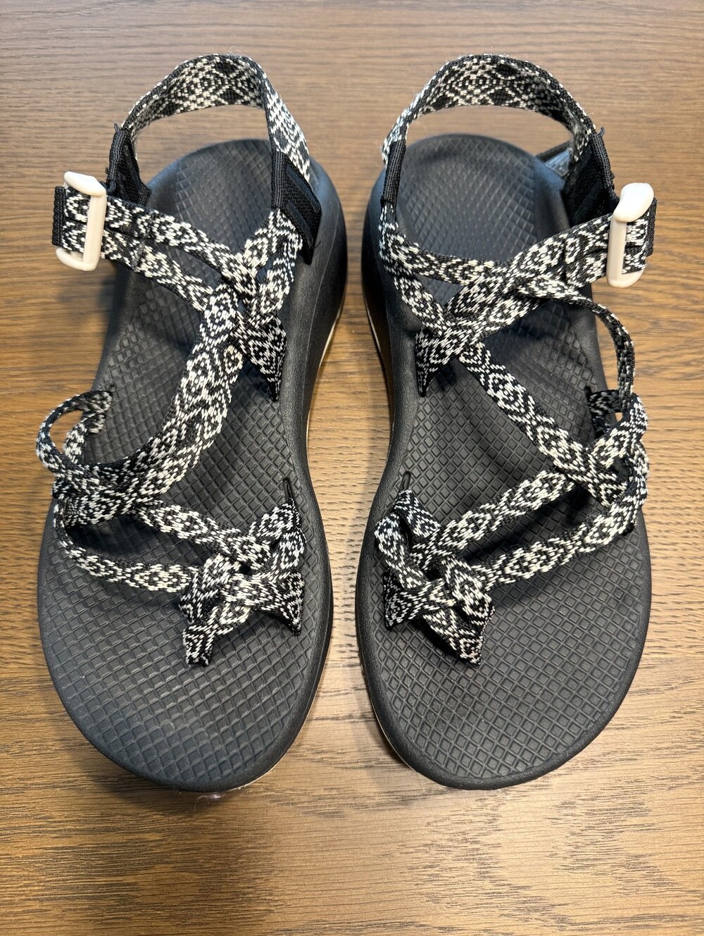 Chaco ZX2 Cloud Black And White Adjustable Strappy Sandal Size 8